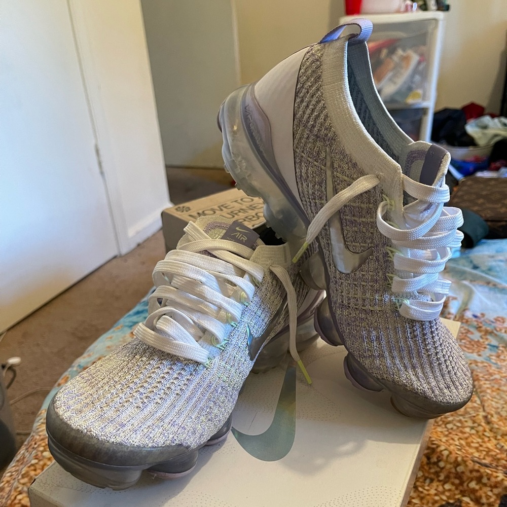 Women’s Nike fly knit vapor max (Size 7.5)